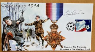 Man Utd legend footballer Bobby Charlton signed 2002 Truce in the Trenches 1914 cover. Good