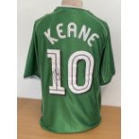 Robbie Keane signed Republic of Ireland replica home shirt signature on number on the back. Size