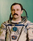 Cosmonaut Yuri Usachev Portrait signed 10 x 8 colour photo in Space Suit. Astronaut. Good condition.