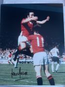 Lou Macari Manchester United Lege d 10x8 inch signed photo. Good condition. All autographs are