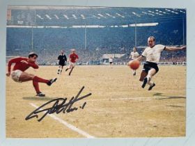 Geoff Hurst World Cup 1966 World Cup Winner 7x5 inch signed photo. Good condition. All autographs