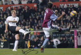 Autographed PAUL SCHOLES 12 x 8 photo : Col, depicting Manchester United's PAUL SCHOLES scoring a