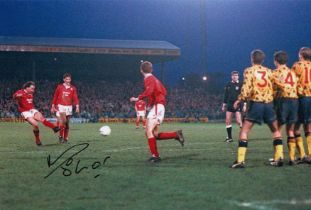 Autographed MICKEY THOMAS 12 x 8 photo : Col, depicting MICKEY THOMAS curling a stunning free kick
