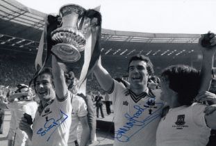 Autographed WEST HAM UNITED 12 x 8 photo : B/W, depicting West Ham United's STUART PEARSON and