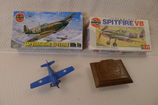 4 x various items comprising 2 x vintage Airfix 1:72 scale Supermarine Spitfire model kits in