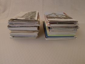 A quantity of around 370 various vintage and other post cards. This is a large , varied lot and time