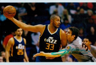 NBA Basketball Boris Diaw signed 6x4 colour photo. Between 2003 and 2017 he played for Charlotte,