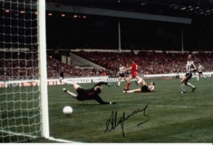 Autographed STEVE HEIGHWAY 12 x 8 photo : Col, depicting a superb image showing STEVE HEIGHWAY