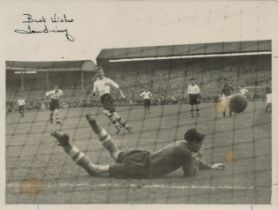 Tom Finney signed 8x6 inch vintage black and white original 1960 black and white photo pictured in