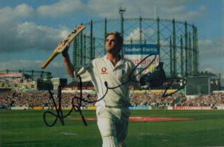 Kevin Pietersen signed 6x4 inch colour photo. Good condition. All autographs come with a Certificate