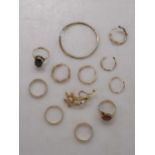Two hallmarked 9ct gold stone set rings, a hallmarked 9ct gold flower brooch, assorted hoops (AF)
