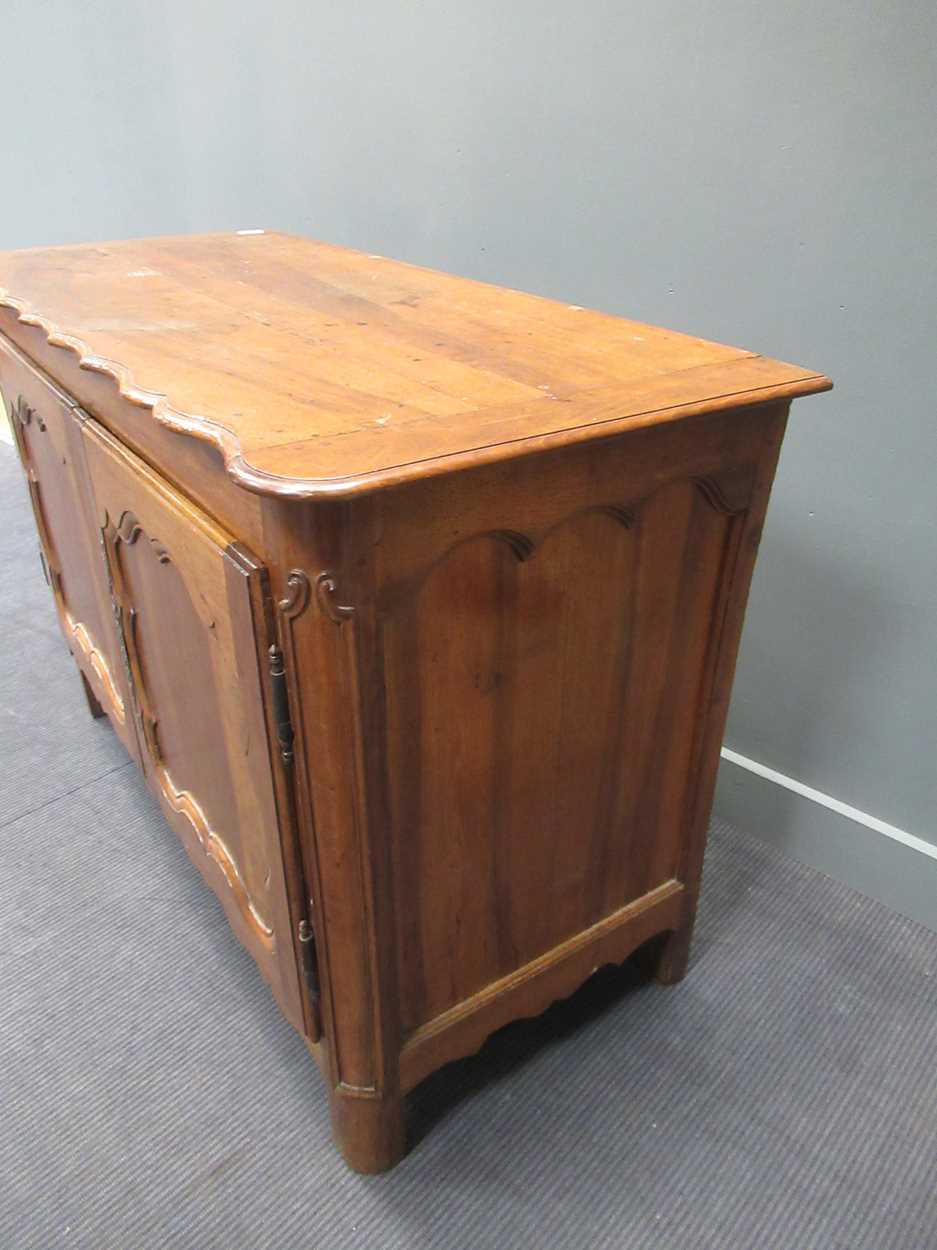 A 19th century French walnut side cabinet, the shaped top above two cupboard doors, 95 x 138 x 63cm - Image 2 of 6