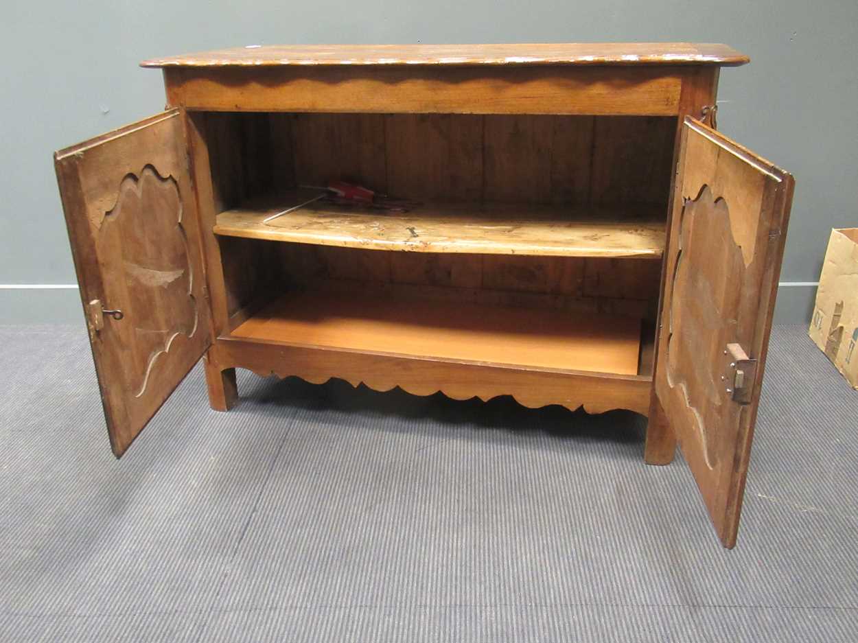 A 19th century French walnut side cabinet, the shaped top above two cupboard doors, 95 x 138 x 63cm - Image 3 of 6
