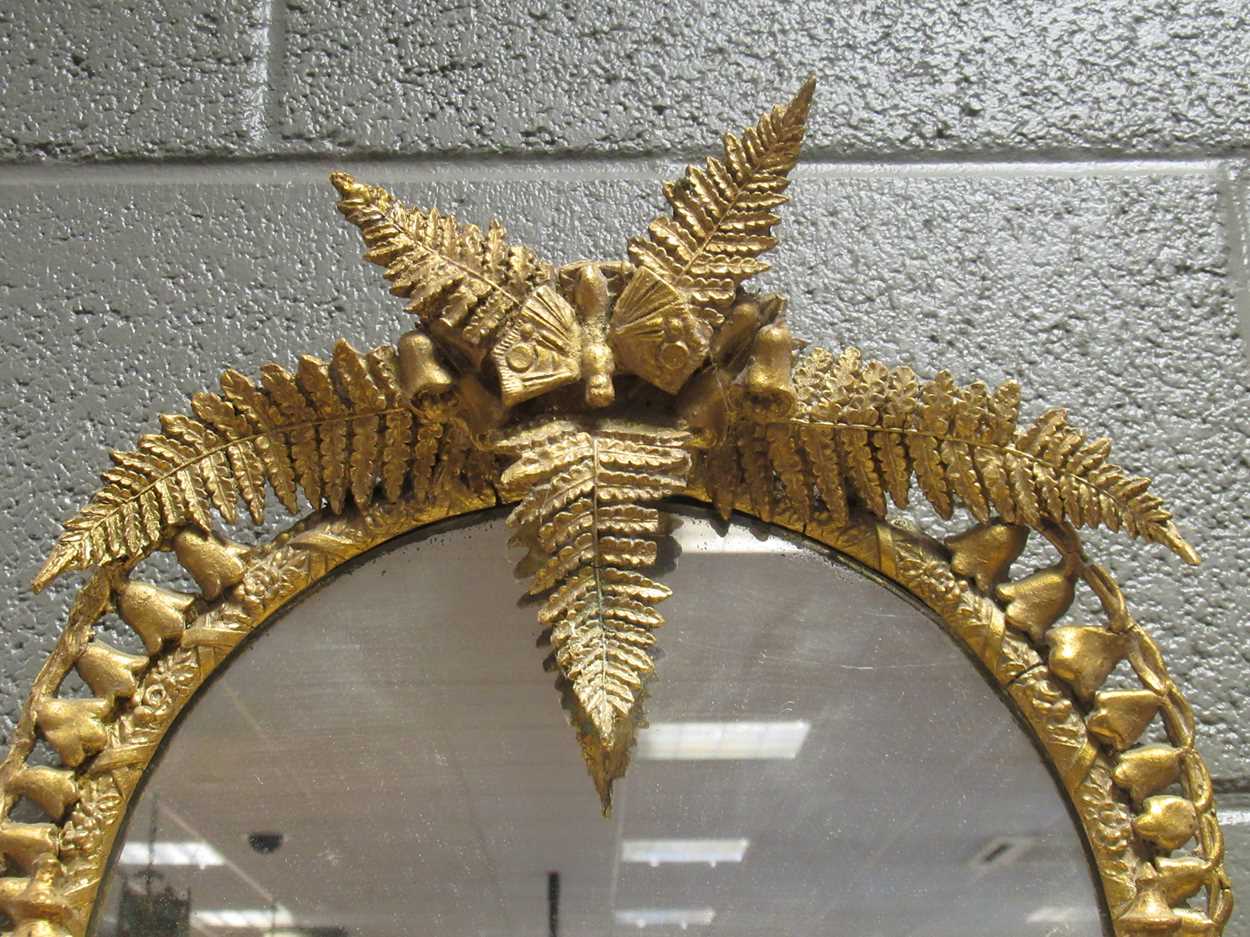 A near pair of Victorian gilt wall-mounted mirror backed etageres, with fern leaf crests and three - Image 8 of 21