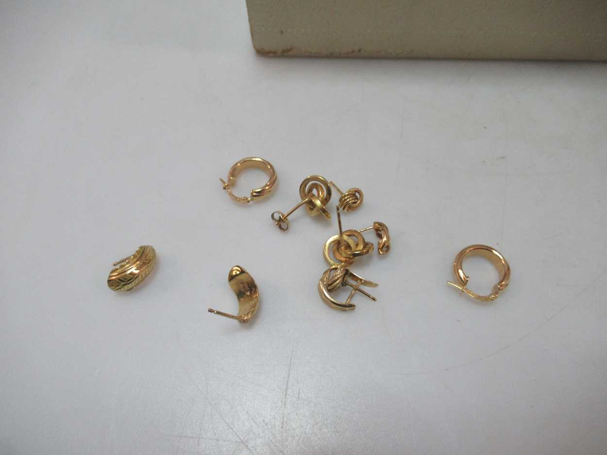 A jewellery box containing, four pairs of earrings and two single earrings tested to at least 18ct - Image 3 of 3
