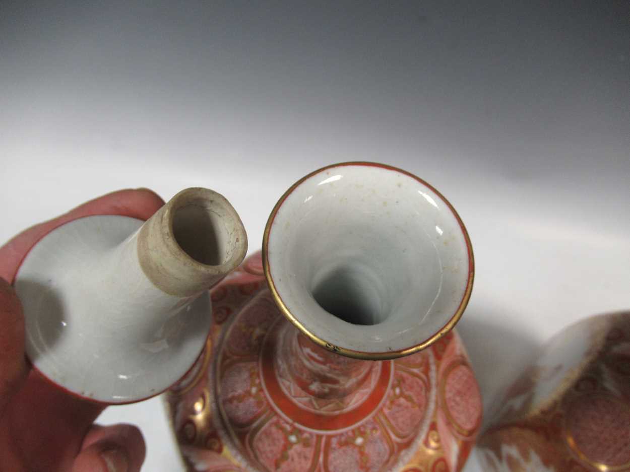 A pair of Japanese Kutani-style vases with bottleneck stems, decorated with mythical creatures - Image 7 of 25