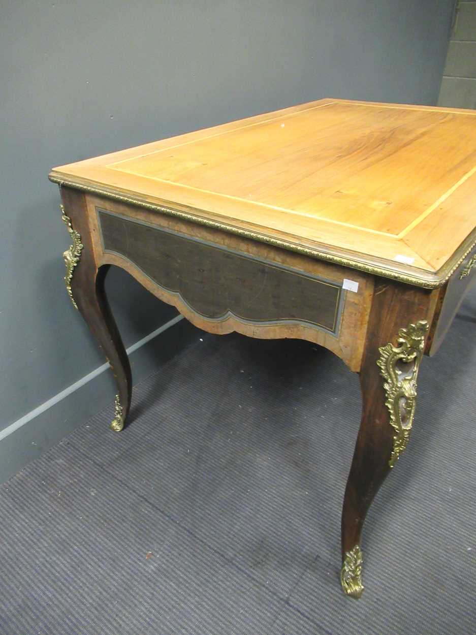 A Louis XV style writing table with three drawers on cabriole legs with gilt brass mount details, 80 - Image 7 of 13