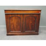 A Victorian rosewood chiffonier with ripple moulding, 92 x 115 x 44cm
