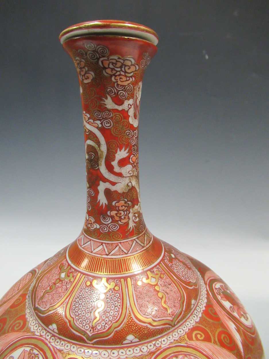 A pair of Japanese Kutani-style vases with bottleneck stems, decorated with mythical creatures - Image 3 of 25