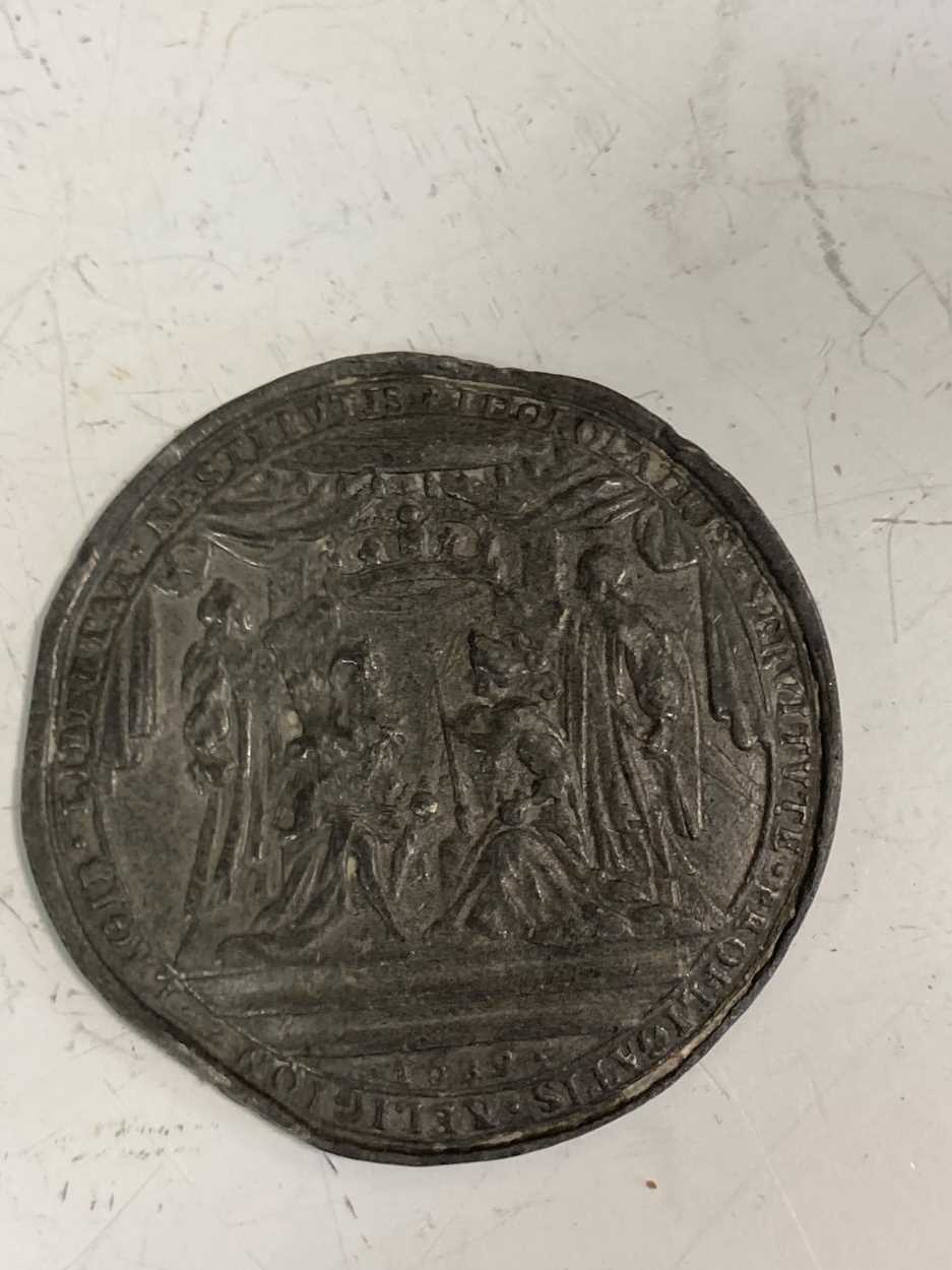 Two late 17th-century pewter commemorative tokens, including an unusual calendar token of 1697 and a - Image 6 of 6