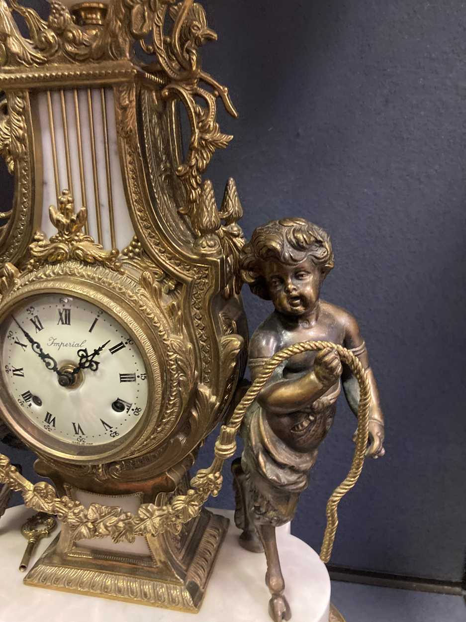 A French style reproduction gilt metal and marble lyre shape mantel clock, 60cm high - Image 5 of 6