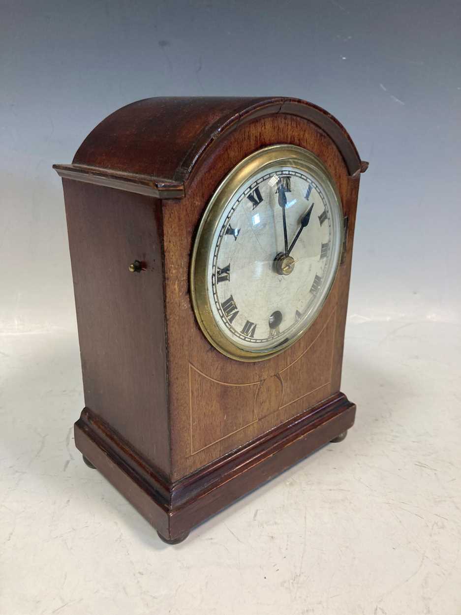 An Edwardian dome top mantel timepiece, 20cm high, and an American wall clock, 66 x 39 x 10.5cm - Image 4 of 6