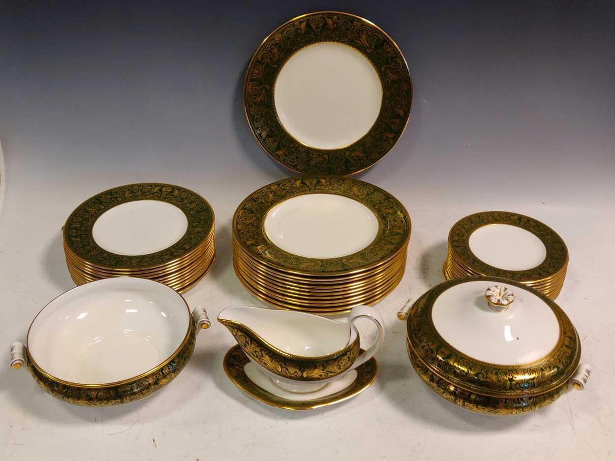 Wedgewood Florentine Bone China Dinner Service W4170, including twelve large plates and side plates,