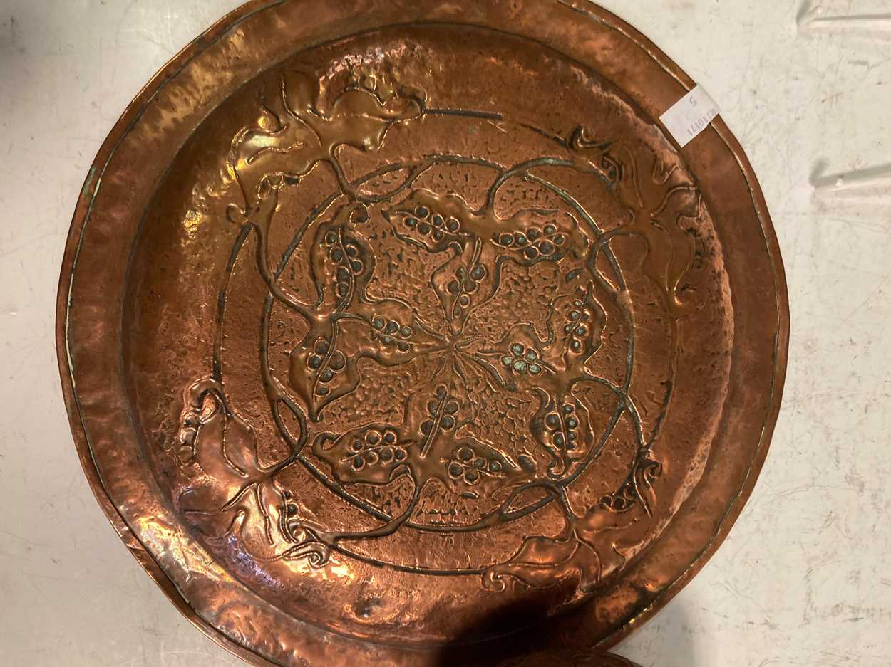 A Newlyn style copper dish and items of brass and copper - Image 6 of 7