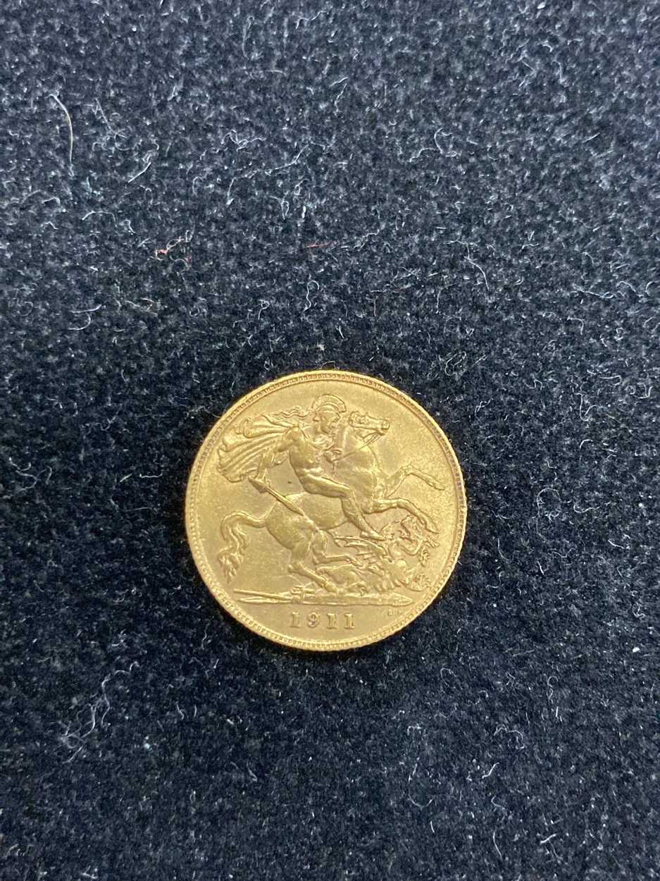 George V gold half sovereign 1911 - Image 2 of 2