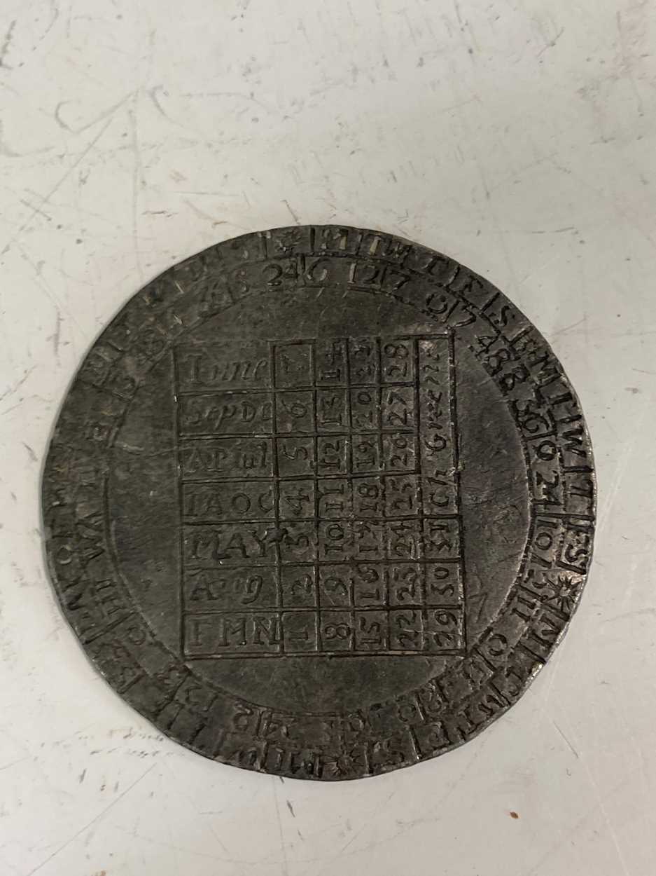 Two late 17th-century pewter commemorative tokens, including an unusual calendar token of 1697 and a - Image 5 of 6