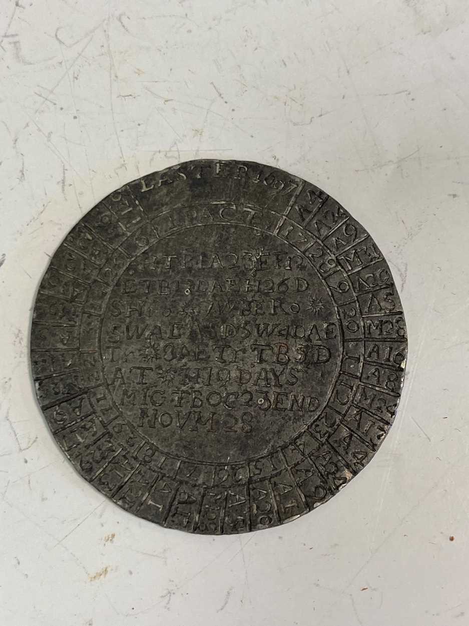 Two late 17th-century pewter commemorative tokens, including an unusual calendar token of 1697 and a - Image 2 of 6