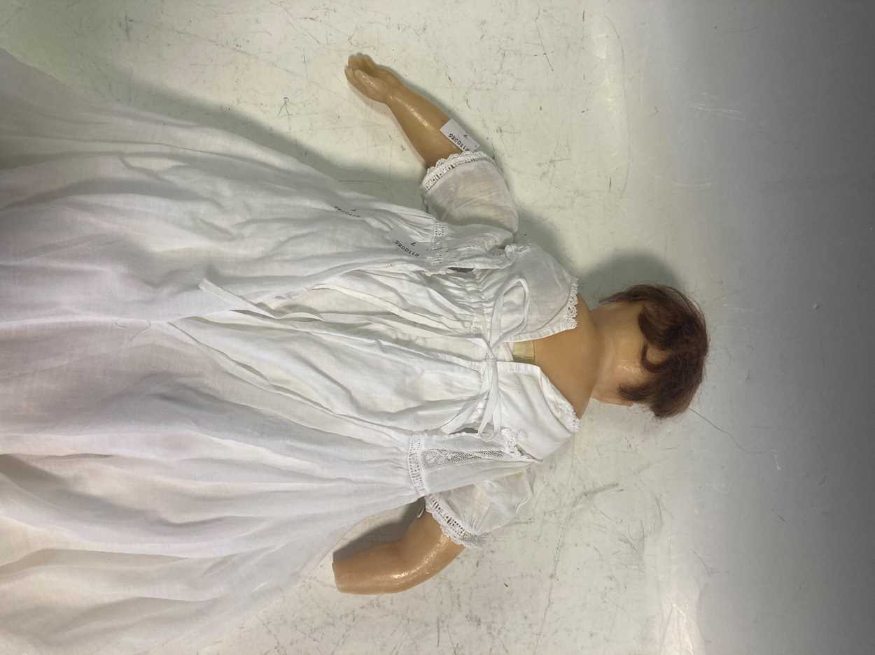 Two wax dolls early 20th century, one with a weaved sunhat, the other in a white gown, 29cm and - Image 6 of 9