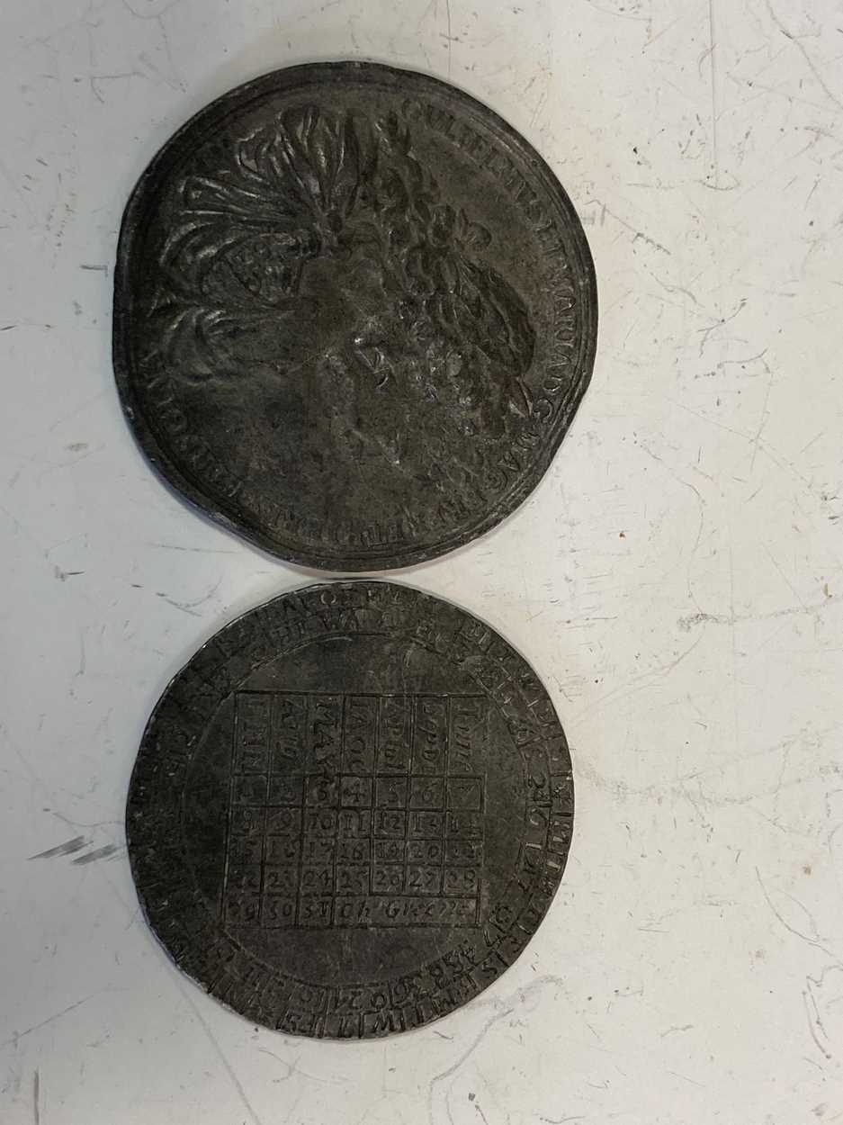 Two late 17th-century pewter commemorative tokens, including an unusual calendar token of 1697 and a - Image 4 of 6