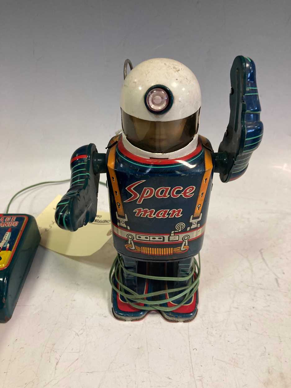 Masudaya Space Commando Astronaut - Japanese toy tin astronaut with battery control box, 19.5cm - Image 2 of 10