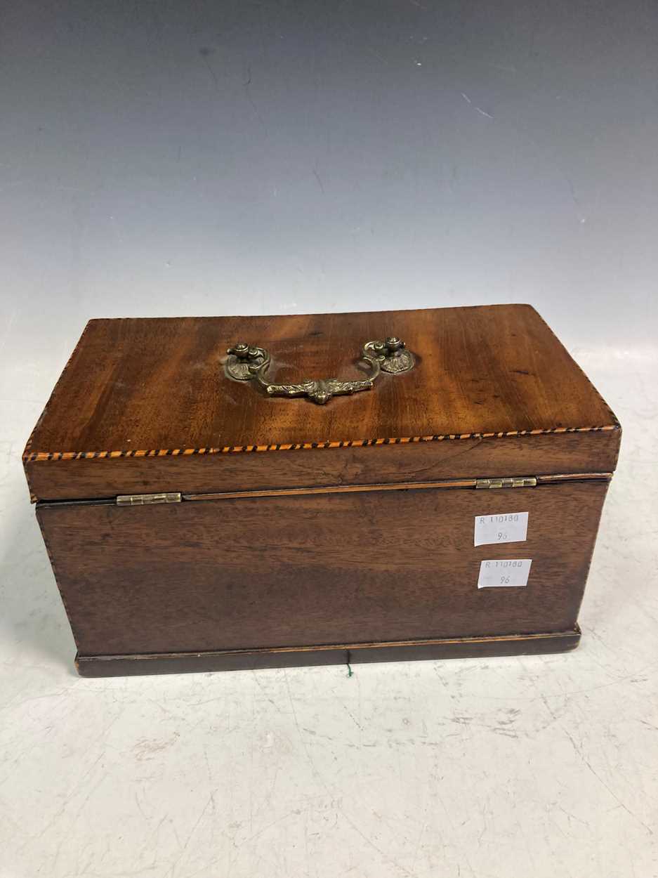 A George III mahogany tea caddy, the hinged lid with brass handle enclosing a three division - Image 5 of 6