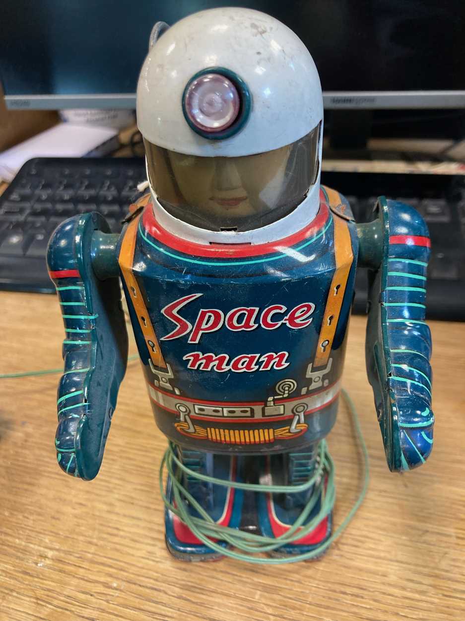 Masudaya Space Commando Astronaut - Japanese toy tin astronaut with battery control box, 19.5cm - Image 7 of 10