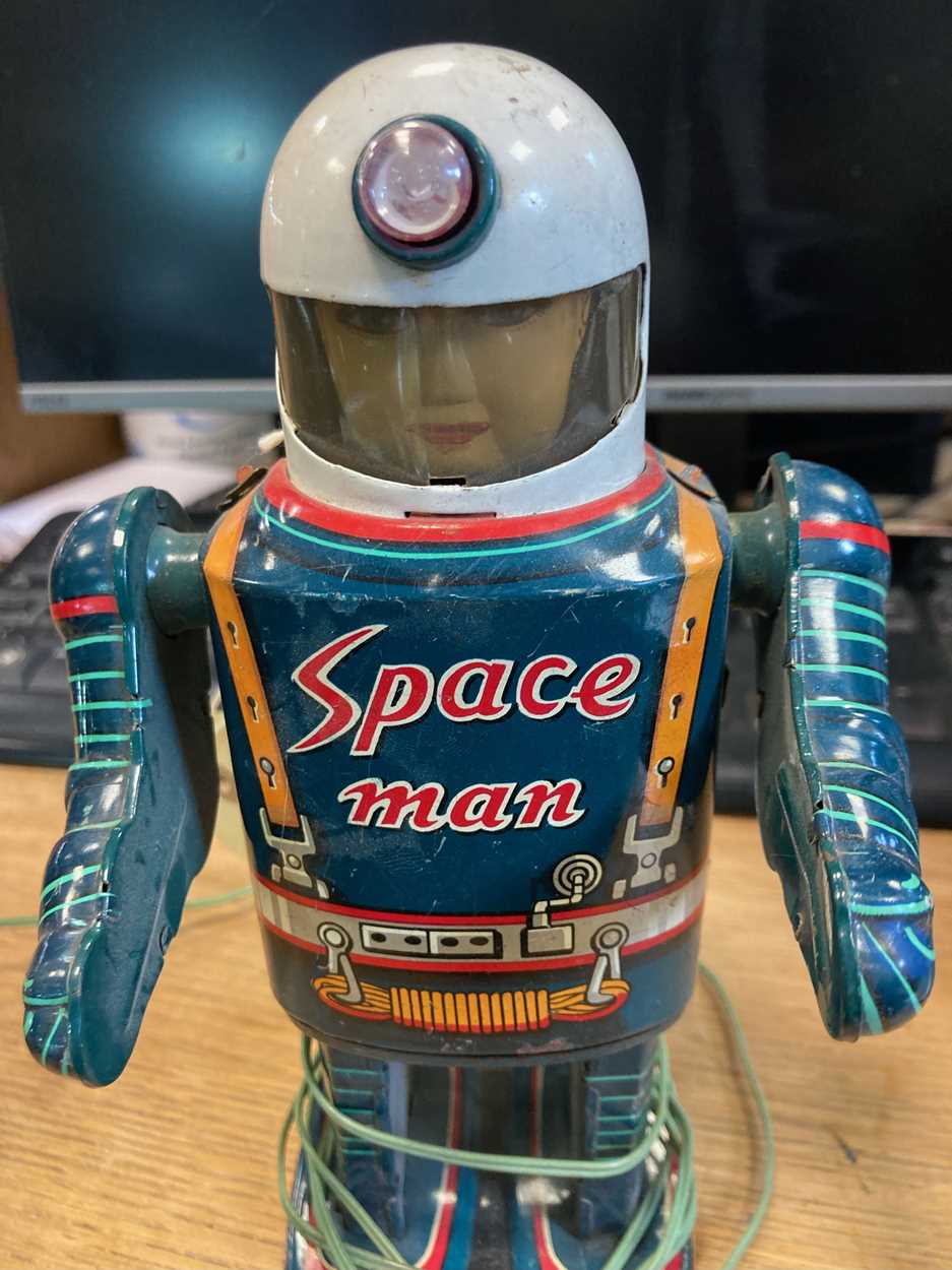 Masudaya Space Commando Astronaut - Japanese toy tin astronaut with battery control box, 19.5cm - Image 6 of 10