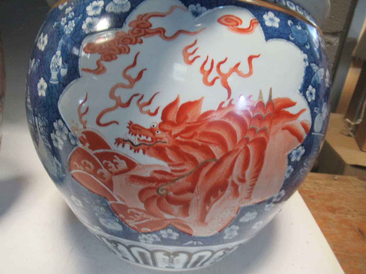 A large modern Chinese vase, 70cm high, and a fish bowl decorated with garden landscapes, 37cm - Bild 2 aus 6