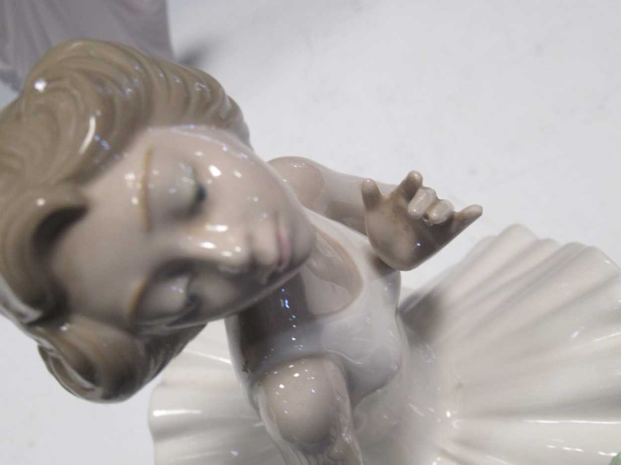 Lladro and Nadal dancer figurines, another smaller (unmarked), Mdina glass vase, Whitefriars style - Bild 6 aus 8