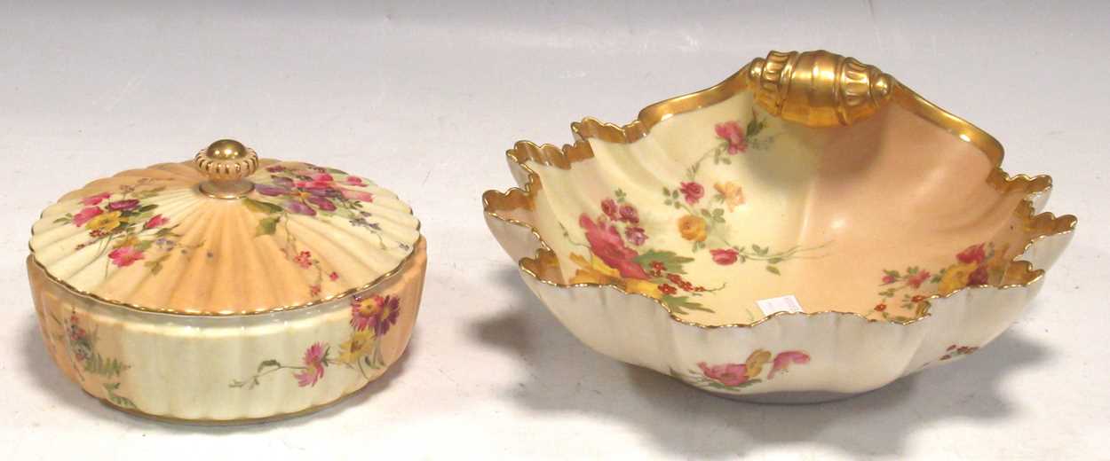 A Royal Worcester blush ivory shell dish 1274 together with a blush ivory lidded circular box (2)