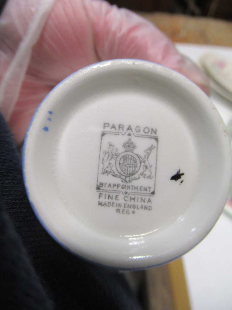 A collection of Art Deco ceramics to include Crown Devon, Paragon, Grays Pottery, Clarice Cliff - Bild 5 aus 7