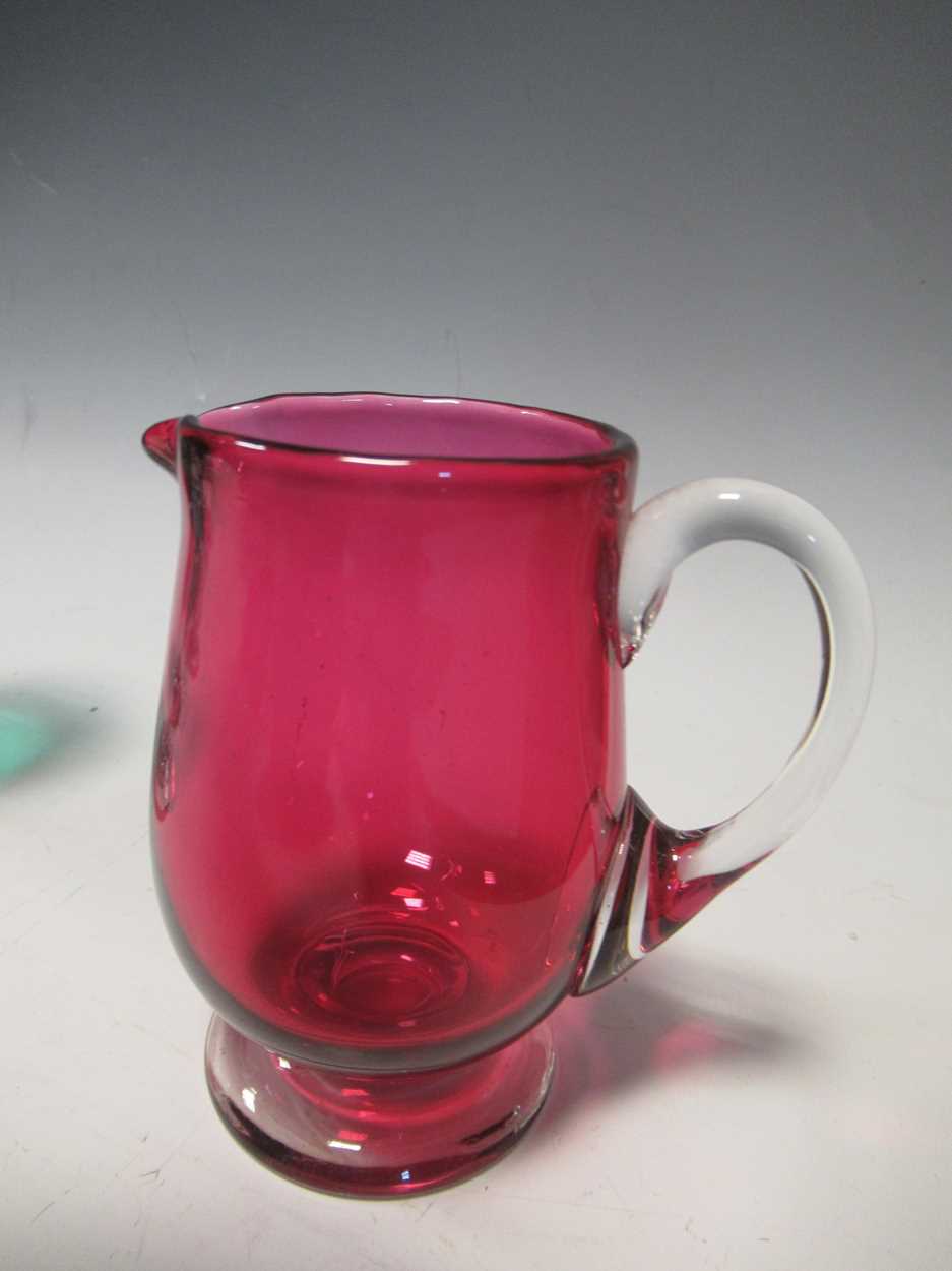 A quantity of early 20th century coloured glassware, to include various ruby glasses with clear - Bild 3 aus 9