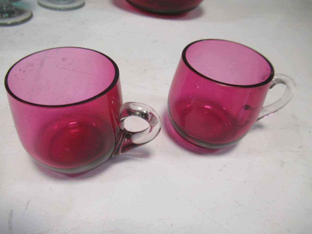 A quantity of early 20th century coloured glassware, to include various ruby glasses with clear - Bild 8 aus 9
