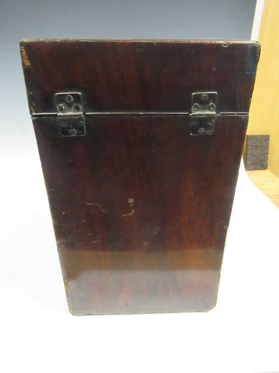 A George III mahogany knife box, 37 x 22 x 28cm - Image 2 of 5