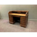 An oak roll top cylinder desk,99 x 138 x 76cm