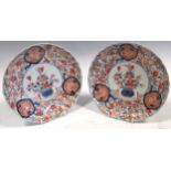 A pair of Japanese imari plates, 21.5cm diameter