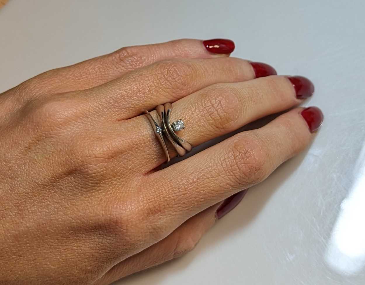 A trio of 18ct gold late 20th century rings, - Image 5 of 5