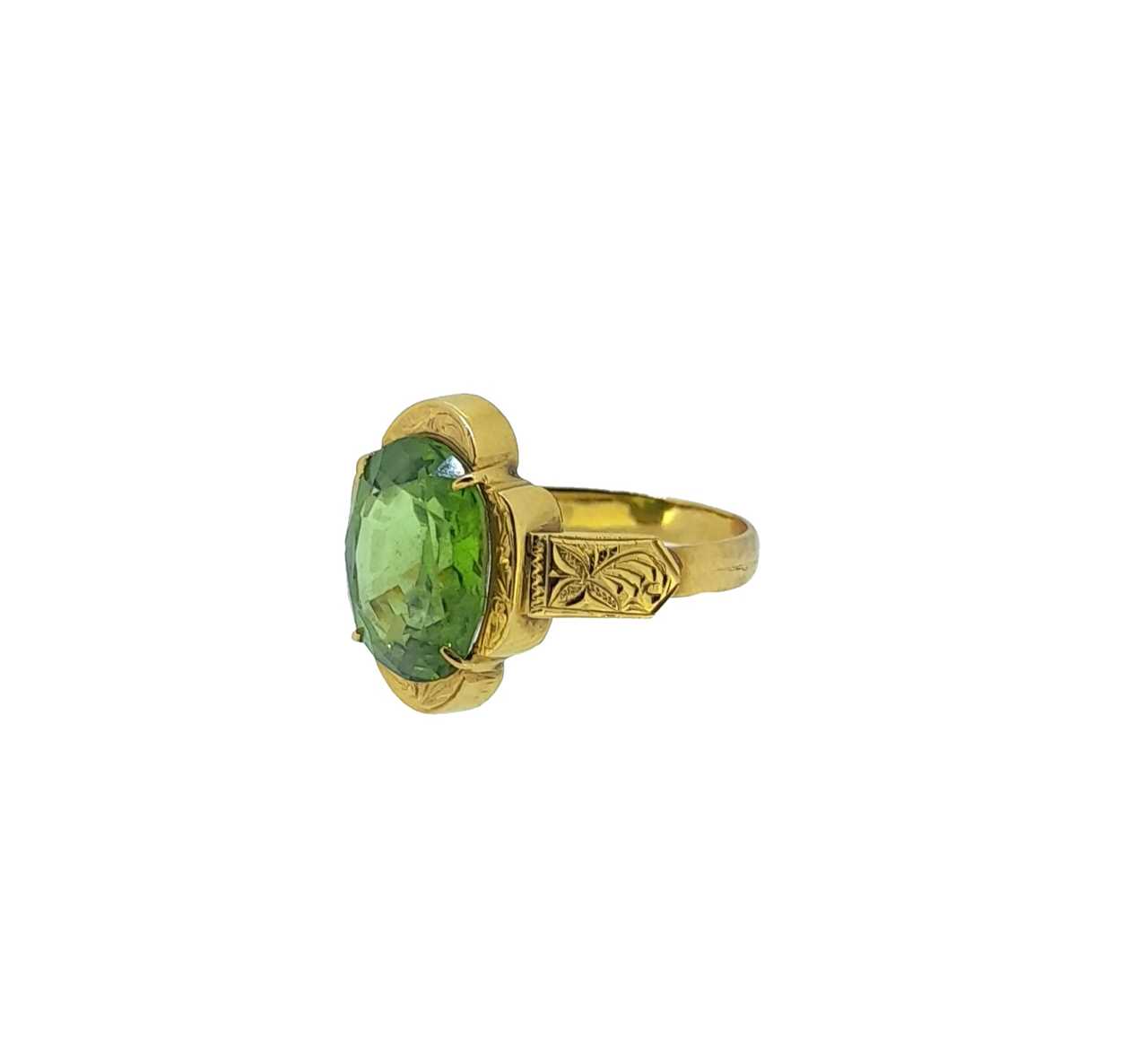 A single stone peridot ring, - Image 2 of 3