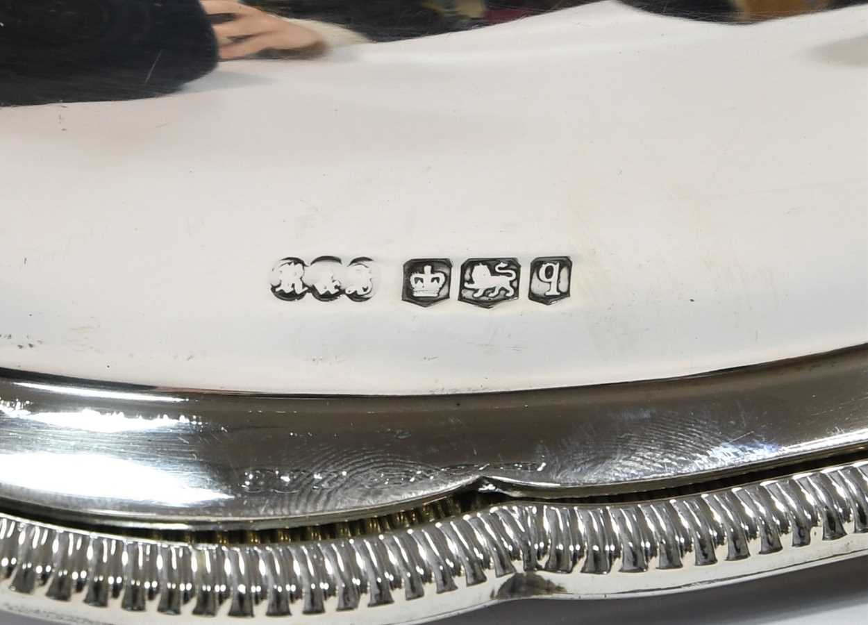 A pair of George V silver entrée dishes, - Image 6 of 12