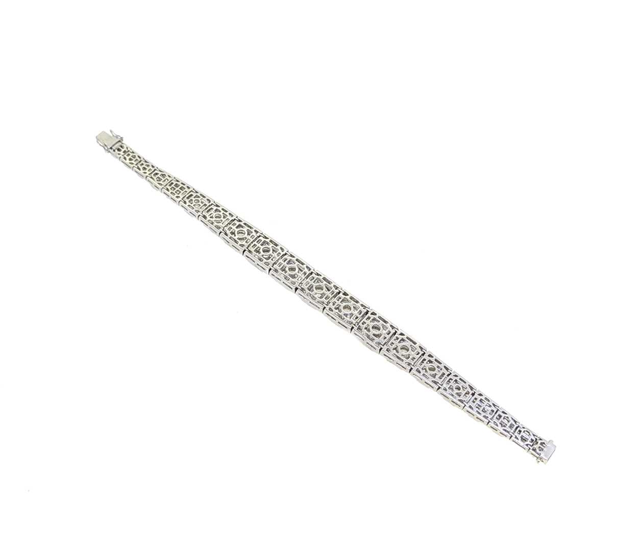 A diamond bracelet, - Image 3 of 4